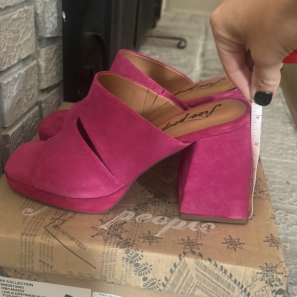 Brand New in Box (NIB) Free People Love is Everywhere Platform Heel - Picture 8 of 9